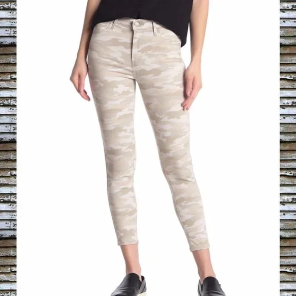 Levi’s 720 High Rise Super Skinny Crop Beige/Tan Camouflage Jeans - 27